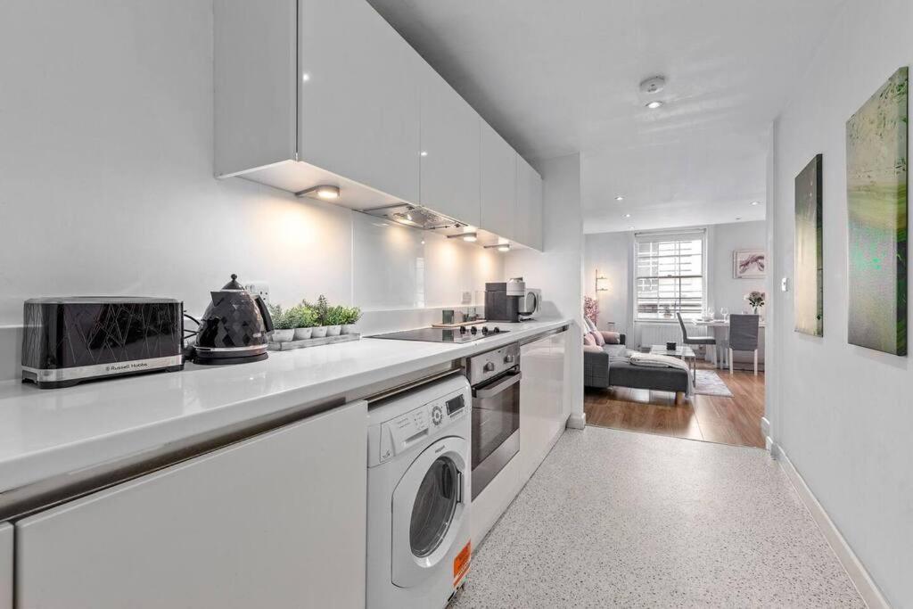 3 Bedroom Apartment In Haymarket Central London Sleep 10 Hy2 エクステリア 写真