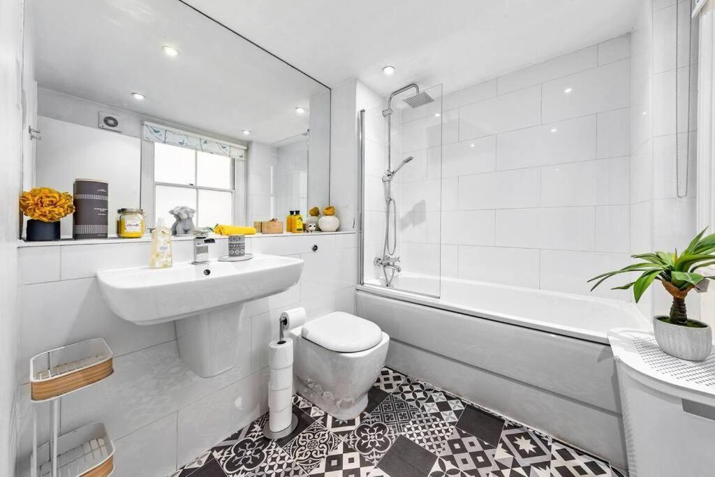 3 Bedroom Apartment In Haymarket Central London Sleep 10 Hy2 エクステリア 写真